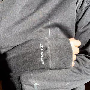 NWOT Women's Nike Storm-Fit Black Long Sleeve Windbreaker Pullover Jacket Medium